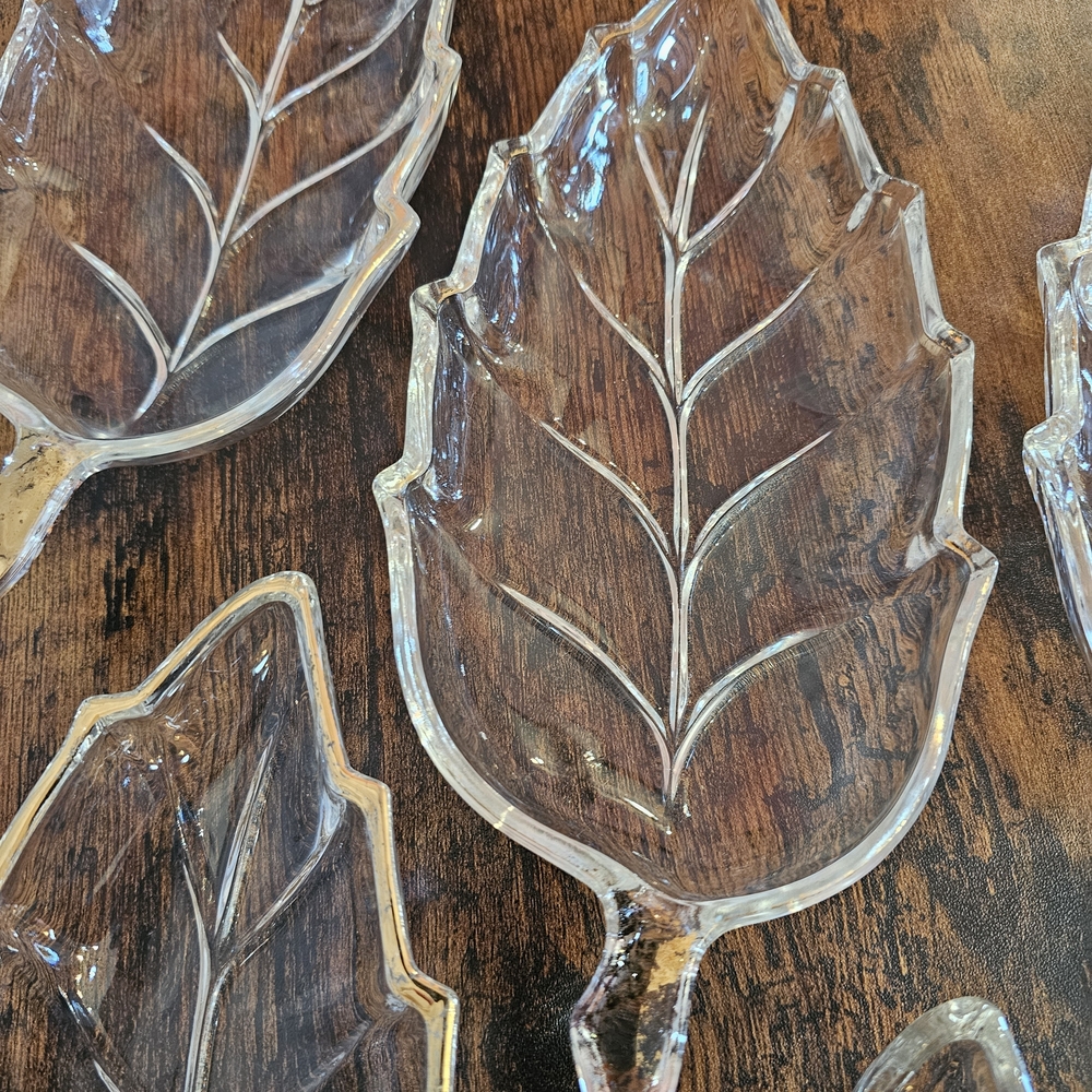 Source Unknown Transparent Leaf Glass Plates - Picture 11 of 17